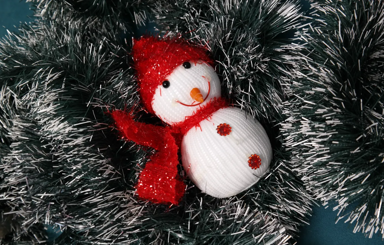Фото обои зима, праздник, шапка, игрушка, шарф, Рождество, Новый год, лежит