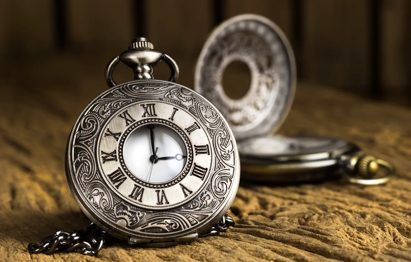 Фото обои темный фон, часы, цепь, карманные часы, каменная поверхность, резной корпус, римский циферблат