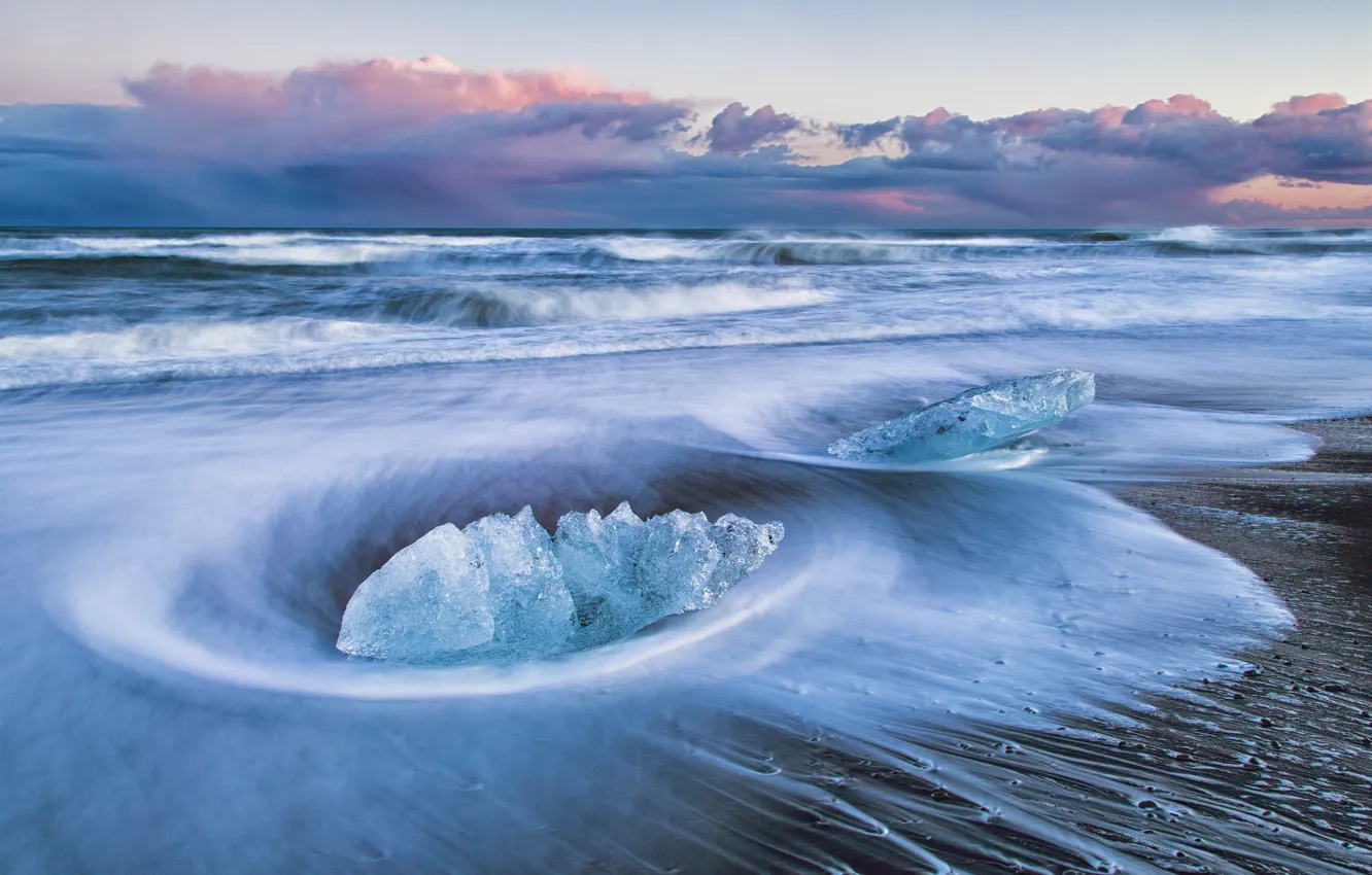 Фото обои лед, море, волны, небо, облака, шторм, берег, льдина