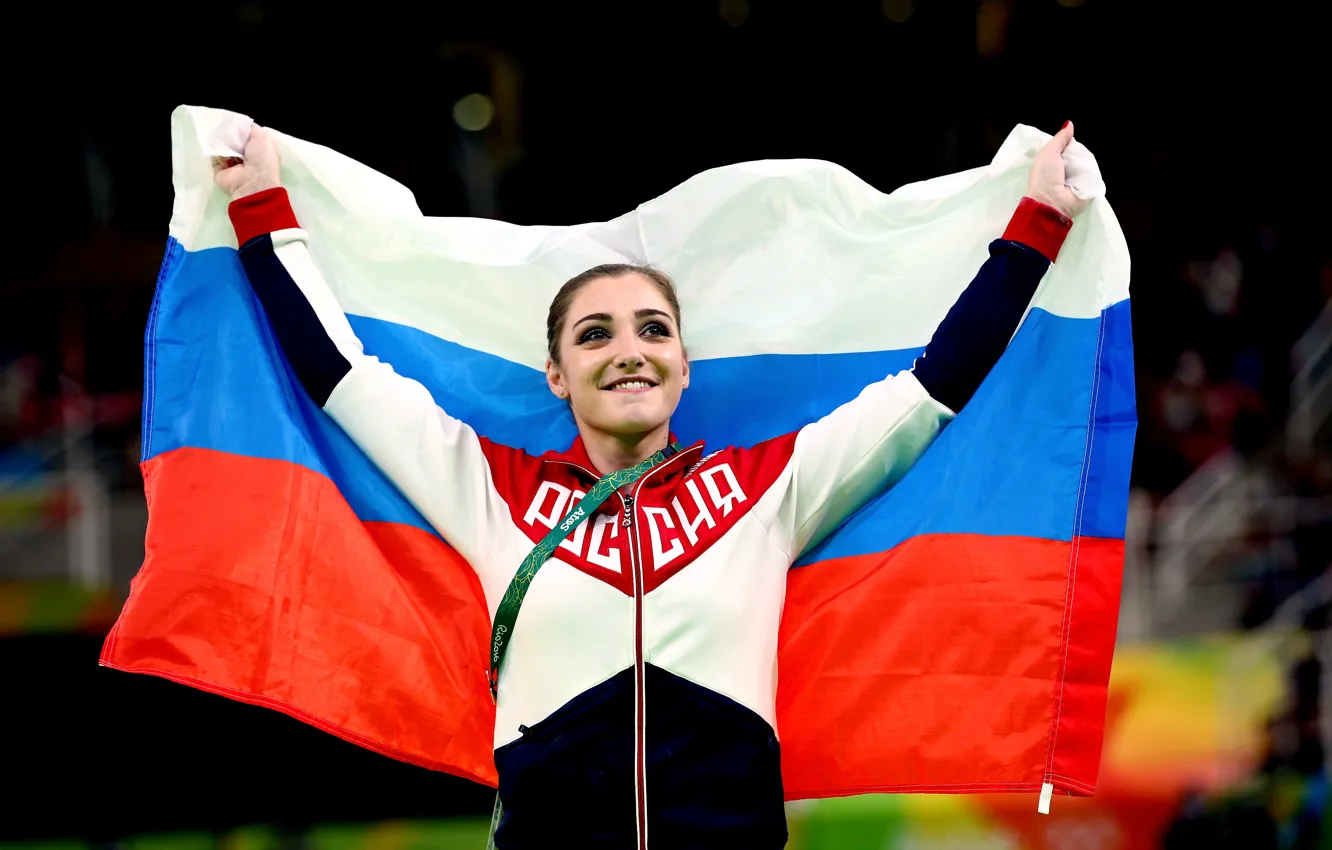 Фото обои взгляд, девушка, радость, лицо, победа, фигура, флаг, олимпиада
