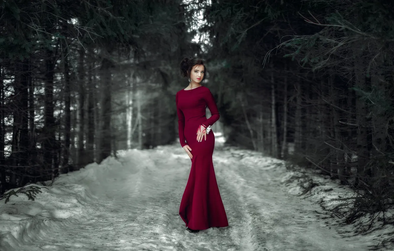 Зимняя фотосессия в лесу в платье