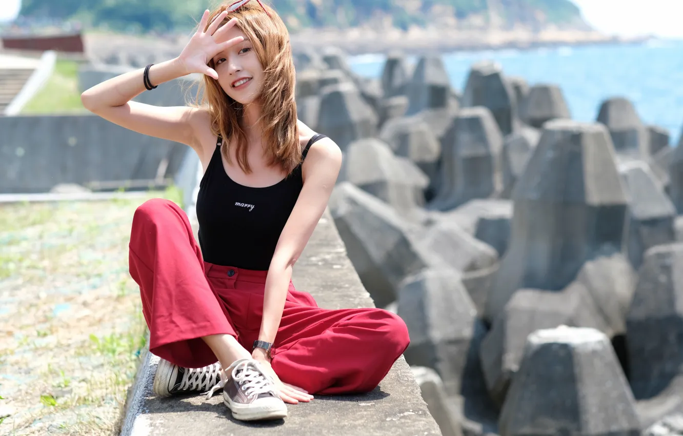 Фото обои море, улыбка, позитив, азиатка, жест, sea, smile, asian
