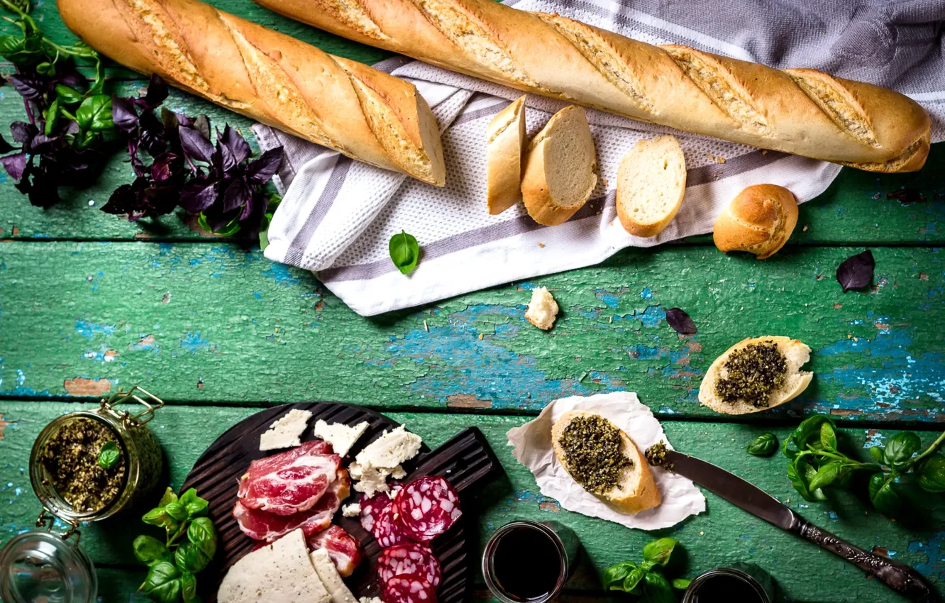 Фото обои сыр, хлеб, мясо, багет, колбаса, базилик, песто
