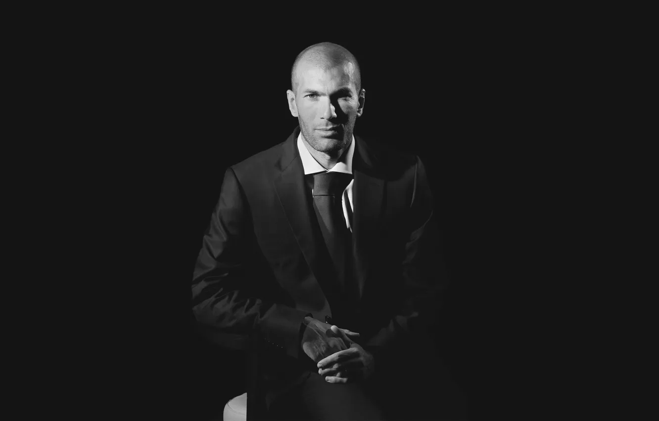 Фото обои Черный, Костюм, Фон, Мужчина, Футболист, Zinedine Zidane, Zidane, Зизу