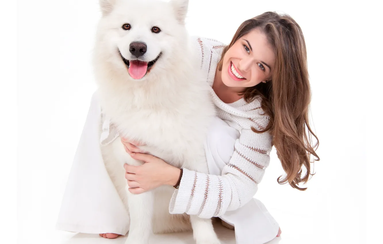 Фото обои девушка, радость, улыбка, собака, хаски, свитер