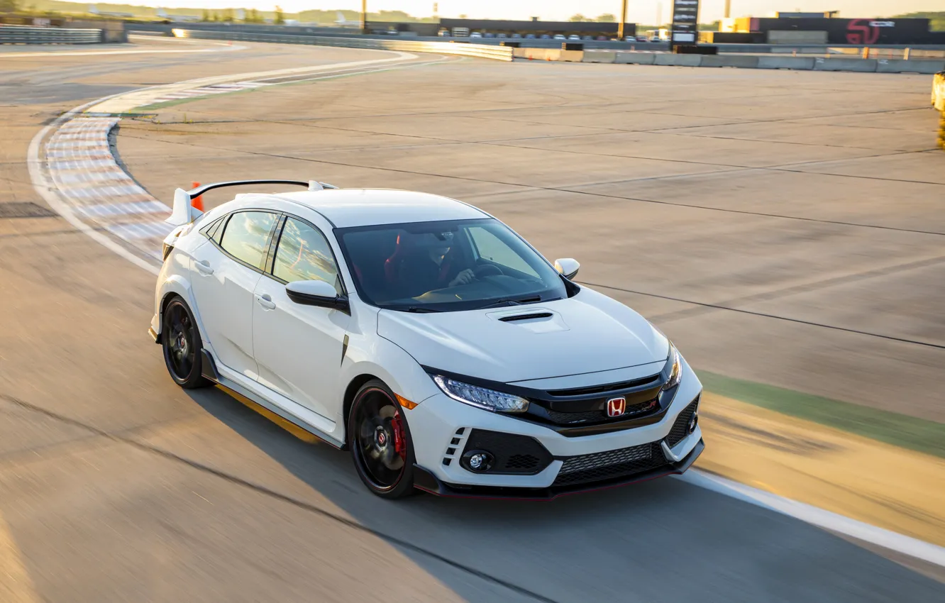 Фото обои белый, скорость, трасса, поворот, Honda, хэтчбэк, пятидверный, 2019