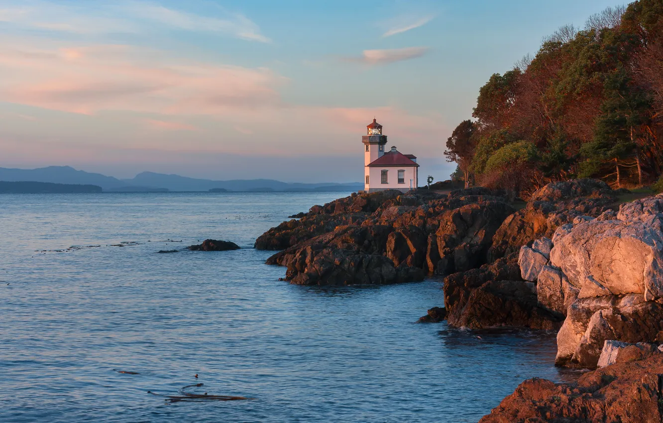 Фото обои море, осень, небо, облака, деревья, камни, скалы, берег