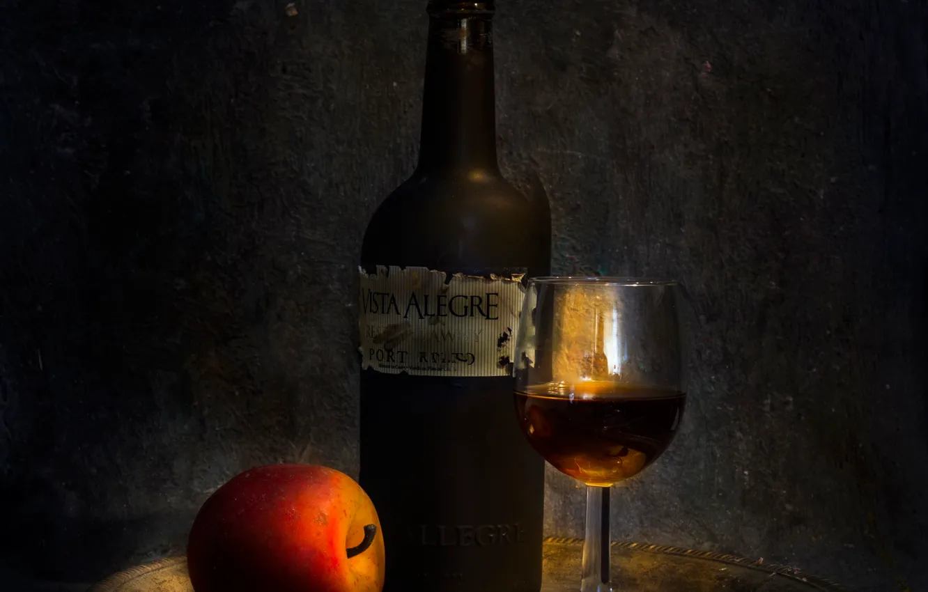 Фото обои вино, бокал, бутылка, яблоко, поднос, The conneisseur