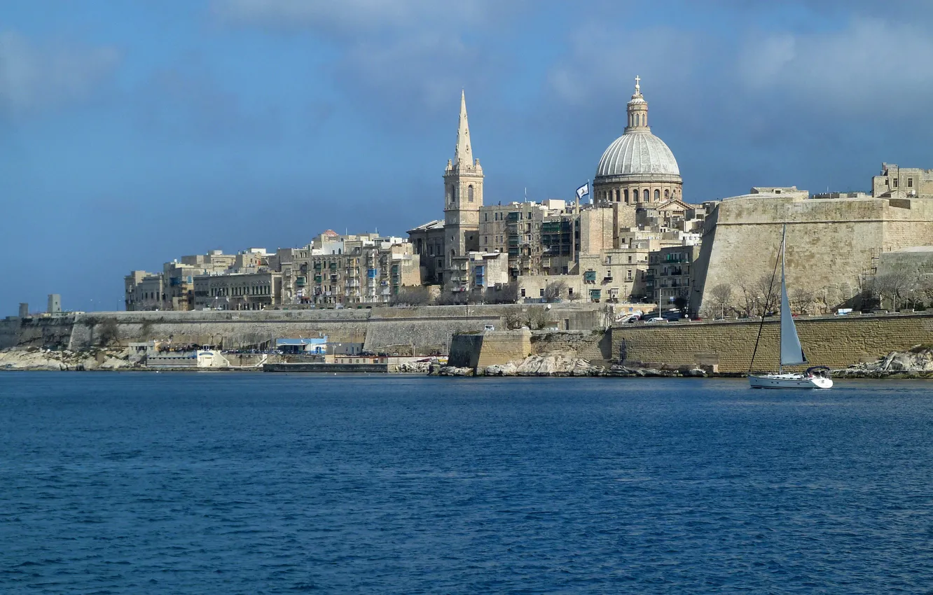 Фото обои море, небо, дома, купол, Мальта, Валлетта