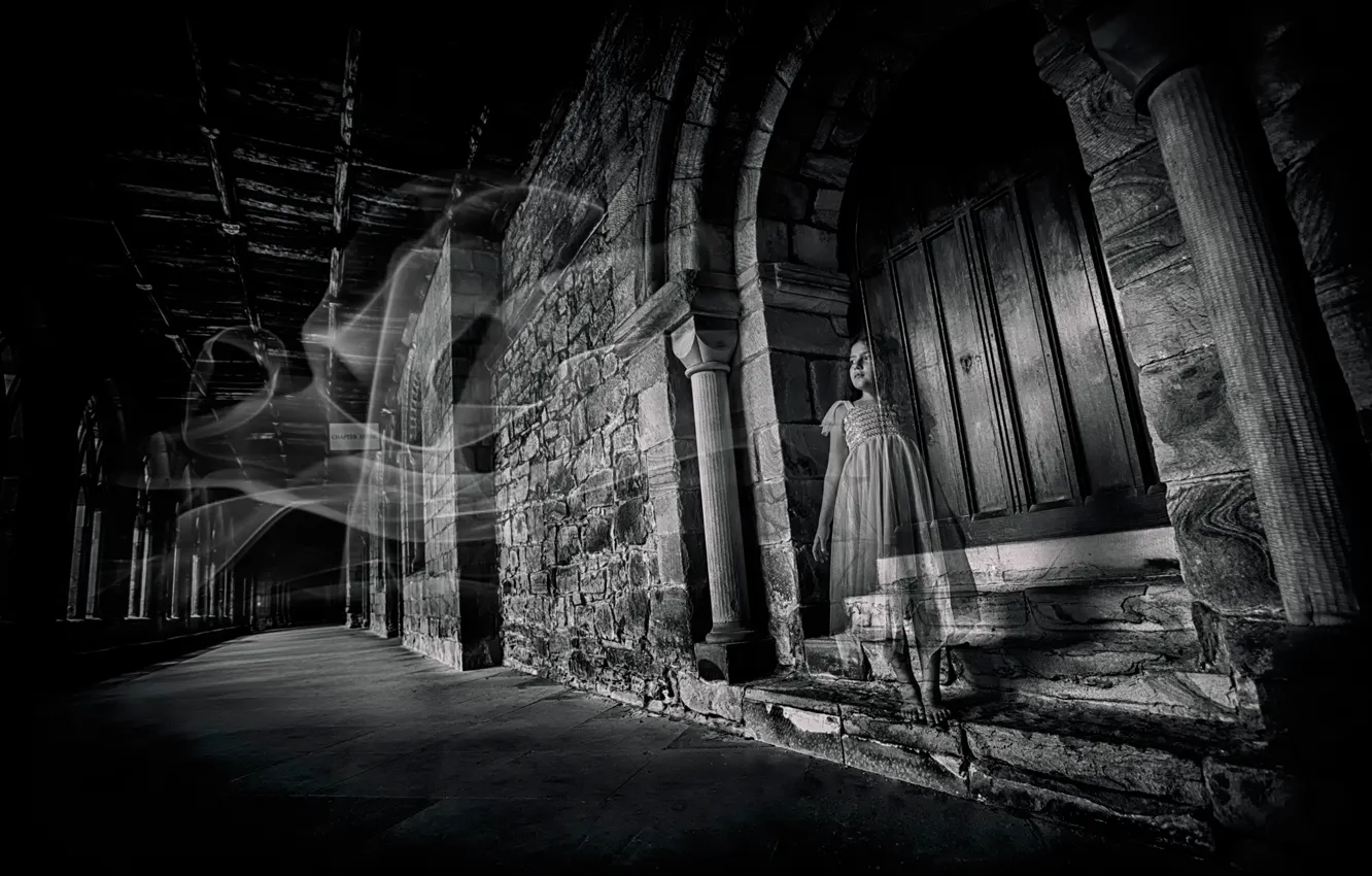 Фото обои замок, призрак, девочка, Alone