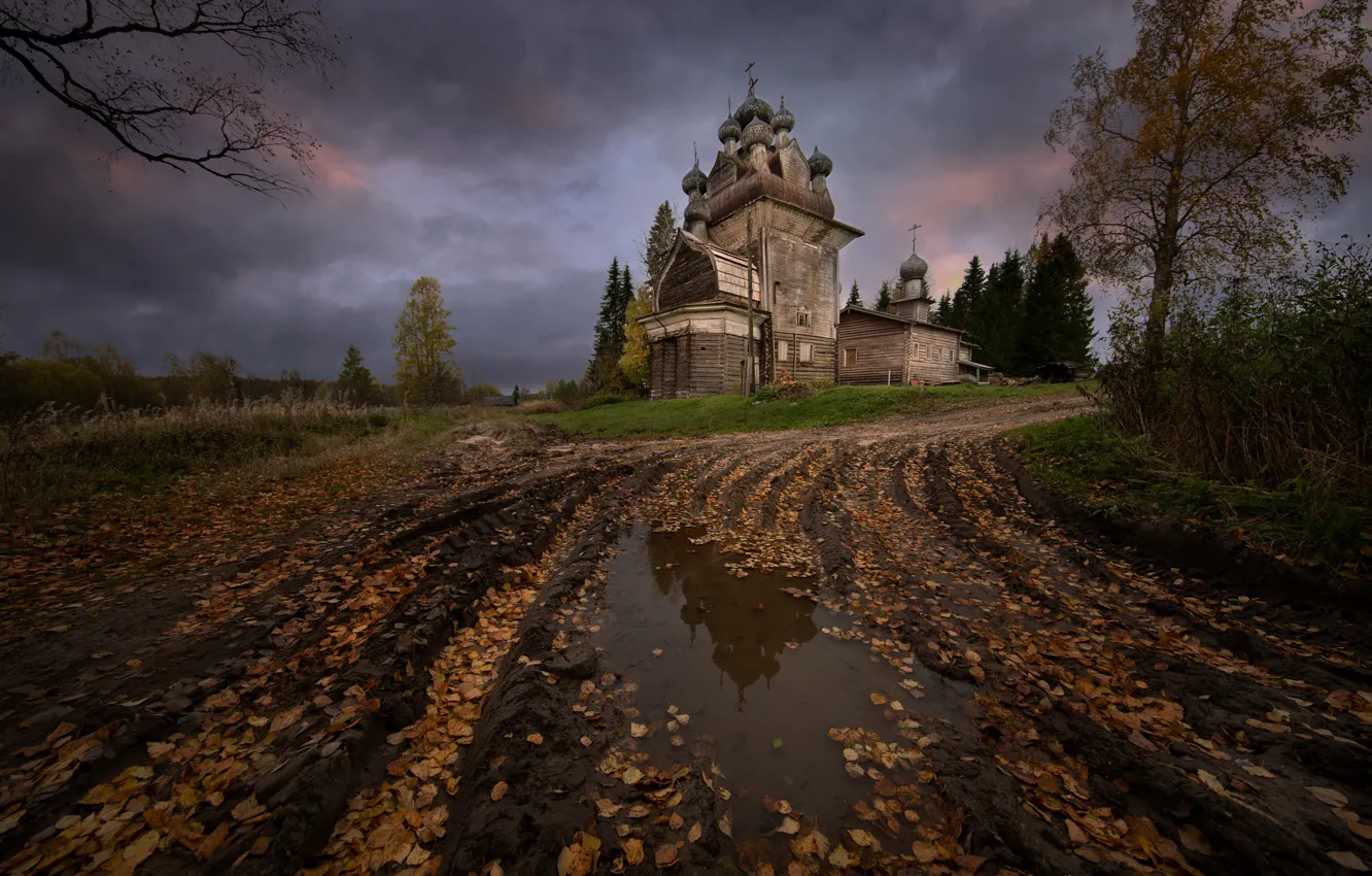 Фото обои дорога, осень, пейзаж, тучи, лужа, грязь, церковь