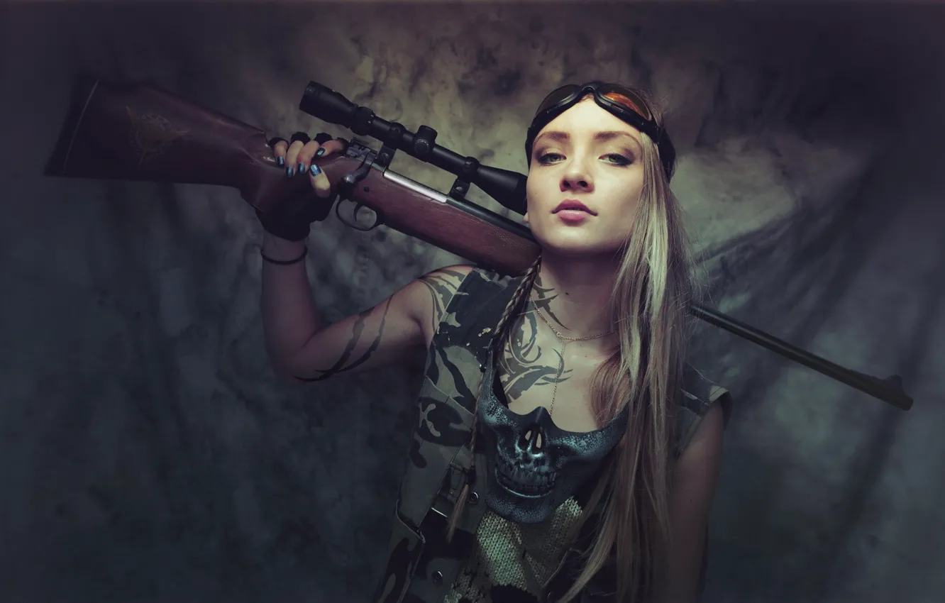 Фото обои взгляд, девушка, винтовка