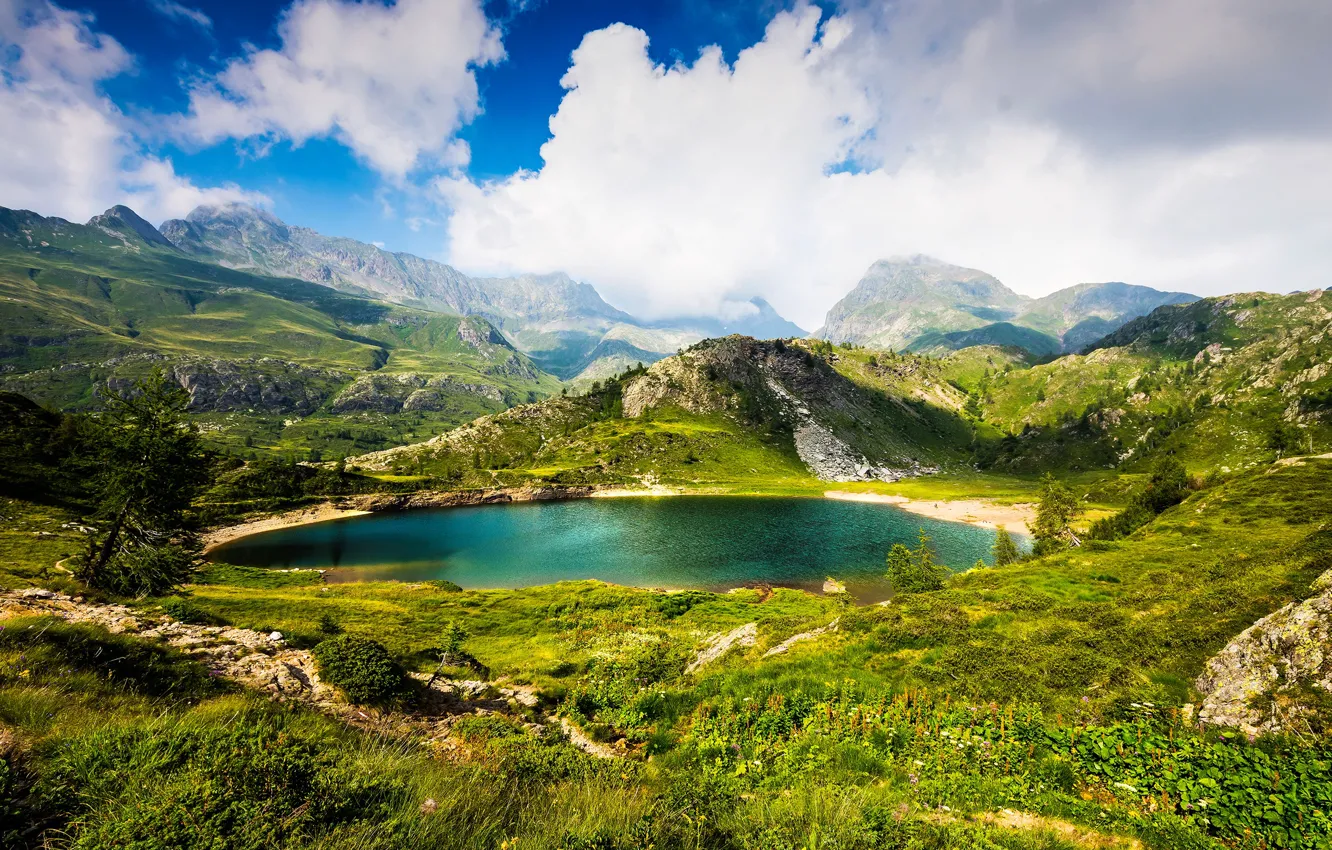 Фото обои зелень, трава, облака, горы, озеро, камни, скалы, Альпы