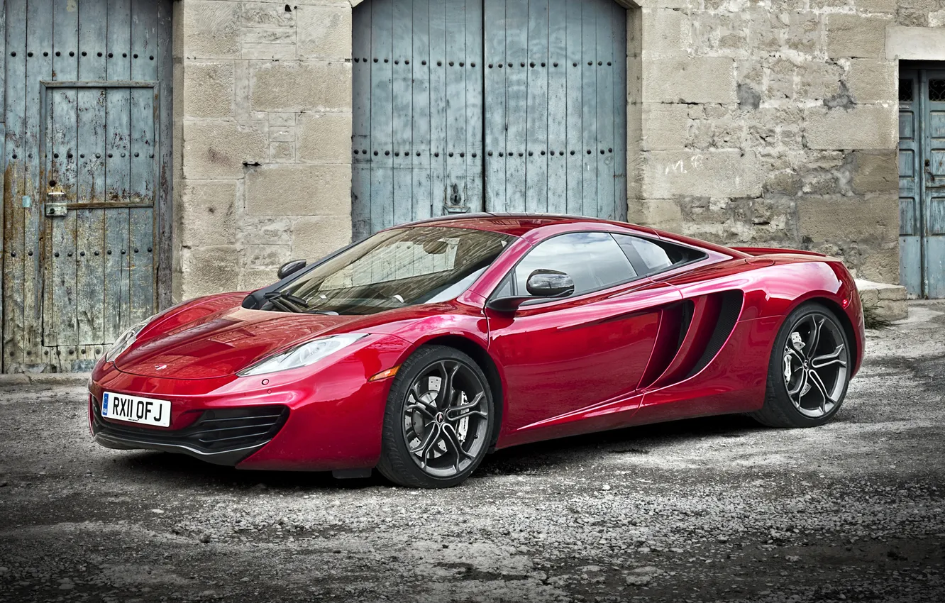 Фото обои McLaren, red, MP4-12C, передняя часть, левый бок