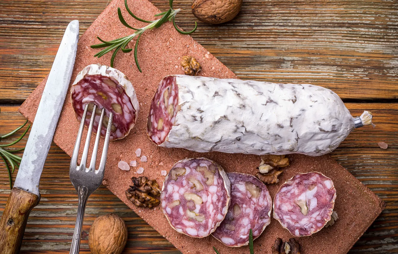 Фото обои нож, мясо, вилка, орехи, колбаса, нарезка, грецкие, копченая