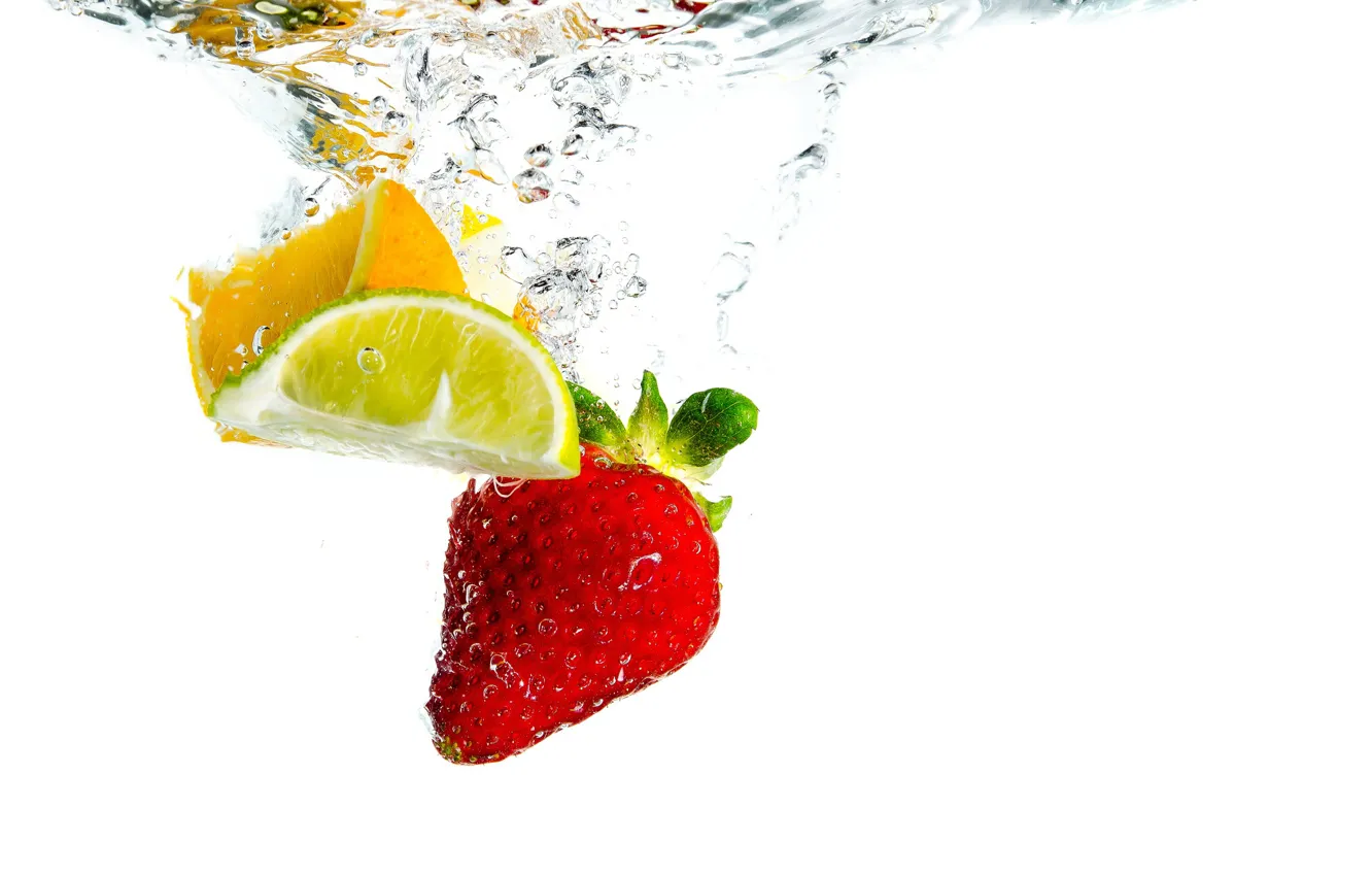 Фото обои lemon, water, orange, splash, strawberry, fruits
