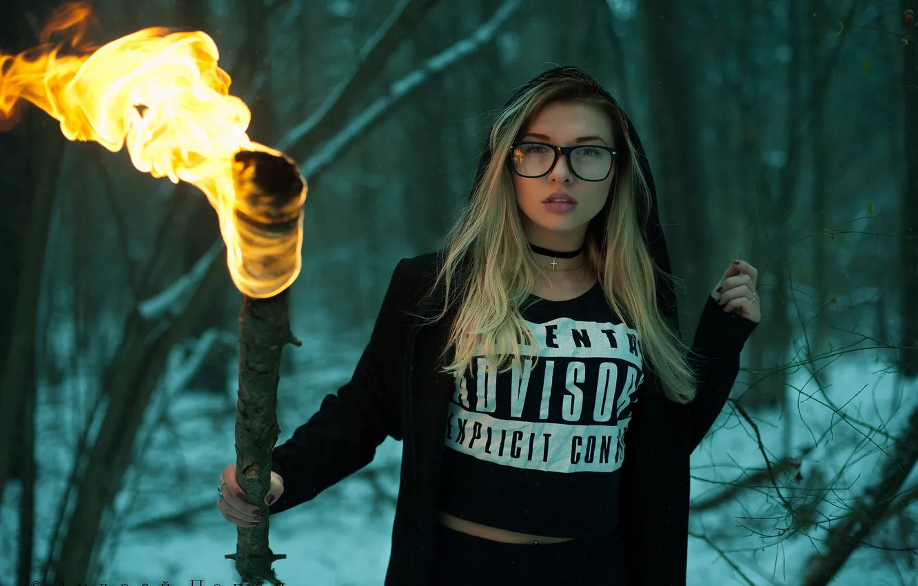 Фото обои зима, взгляд, девушка, снег, деревья, огни, поза, модель