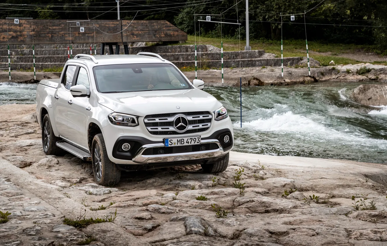 Фото обои белый, река, камни, берег, Mercedes-Benz, пикап, 2018, X-Class
