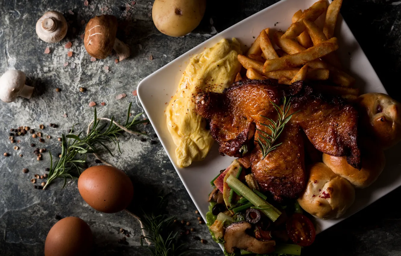 Фото обои мясо, пончики, соус, салат, картофель фри