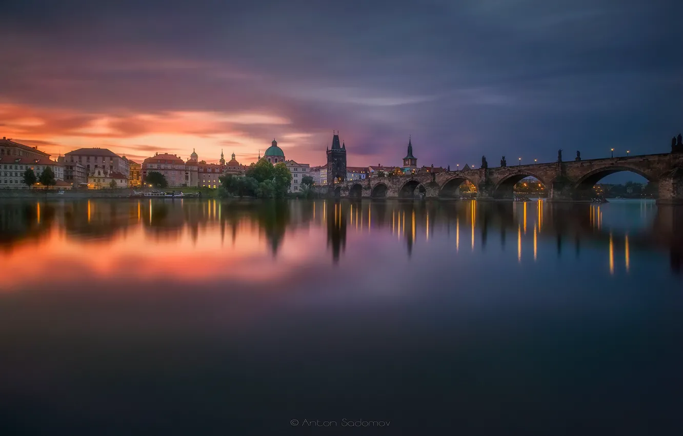 Фото обои небо, вода, закат, мост, город, отражение, дома, Прага