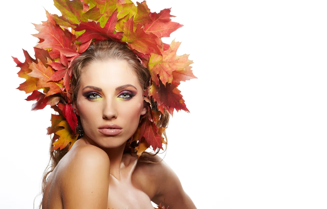 Фото обои осень, взгляд, листья, ресницы, модель, макияж, губы, белый фон