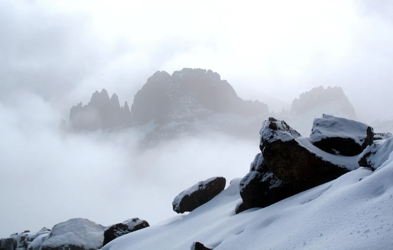 Фото обои зима, небо, снег, пейзаж, горы, природа, туман, камни