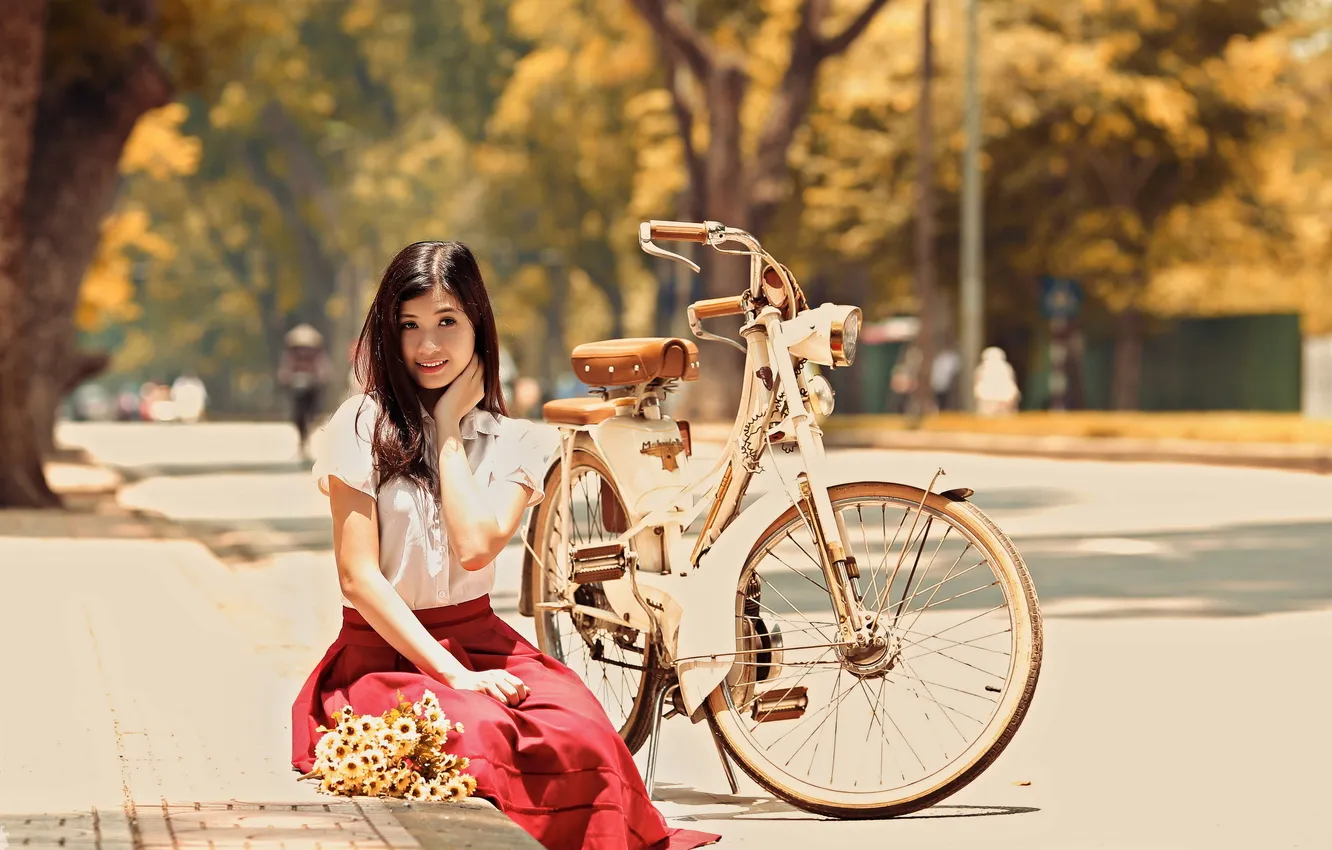 Фото обои девушка, велосипед, улыбка