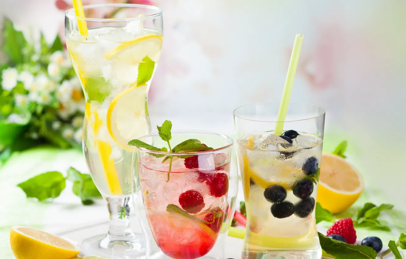 Фото обои ягоды, коктейль, стаканы, напиток, цитрусы