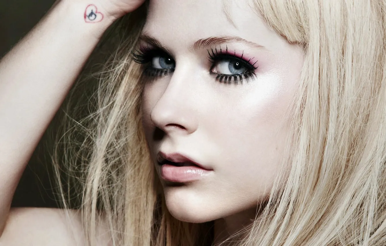 Фото обои взгляд, Avril Lavigne, Аврил Лавин, красотка