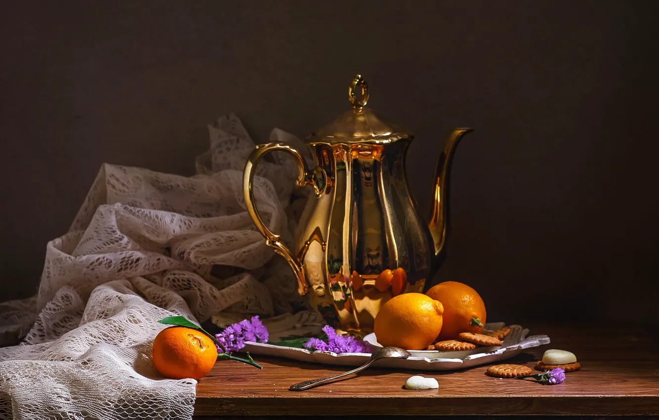 Фото обои цветы, металл, стол, чайник, печенье, ложка, ткань, позолота
