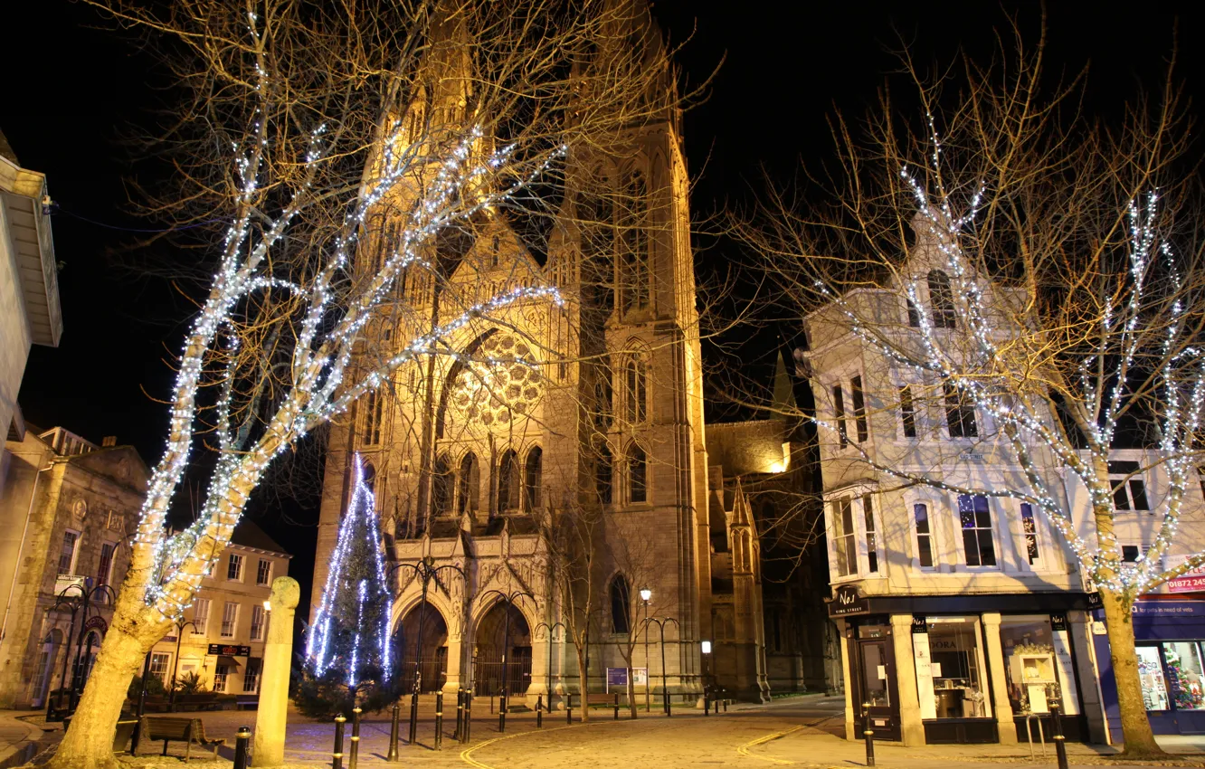 Фото обои Night, England, Cornwall, Truro, Flood lights, Truro Cathedral