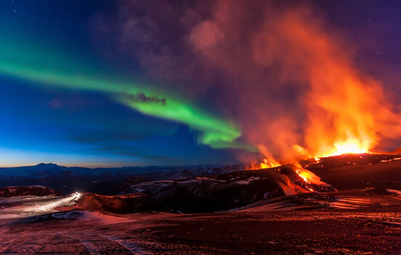 Фото обои горы, стихия, северное сияние, Исландия, Iceland, извержение вулкана, Fimmvorduhals