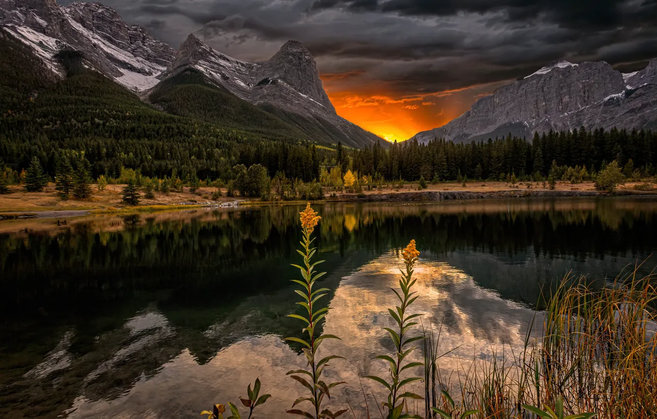Фото обои пейзаж, закат, горы, тучи, природа, озеро, отражение, скалы