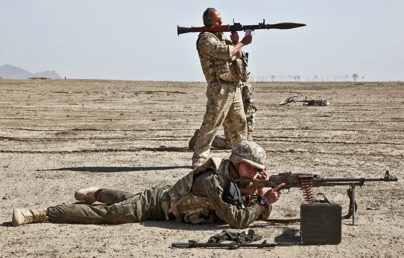 Фото обои soldiers, training, RPG-7