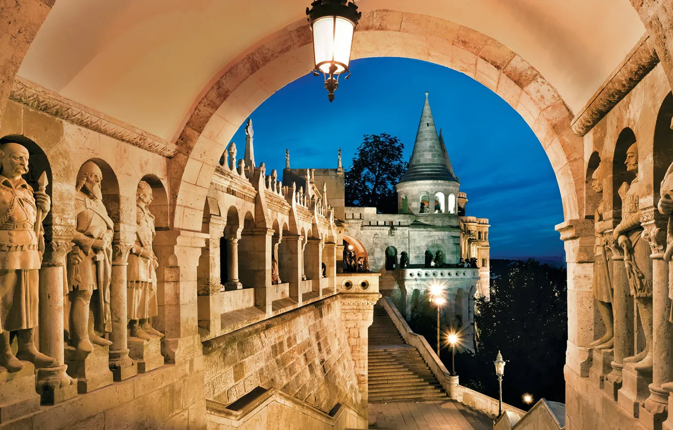 Фото обои город, замок, вечер, скульптуры, Будапешт, Рыбацкий бастион