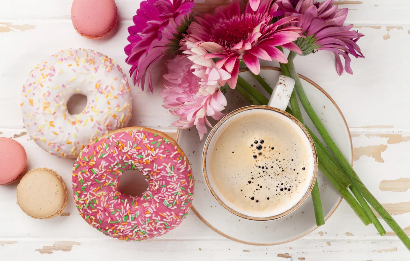 Фото обои цветы, пончики, герберы, wood, pink, flowers, coffee cup, with love