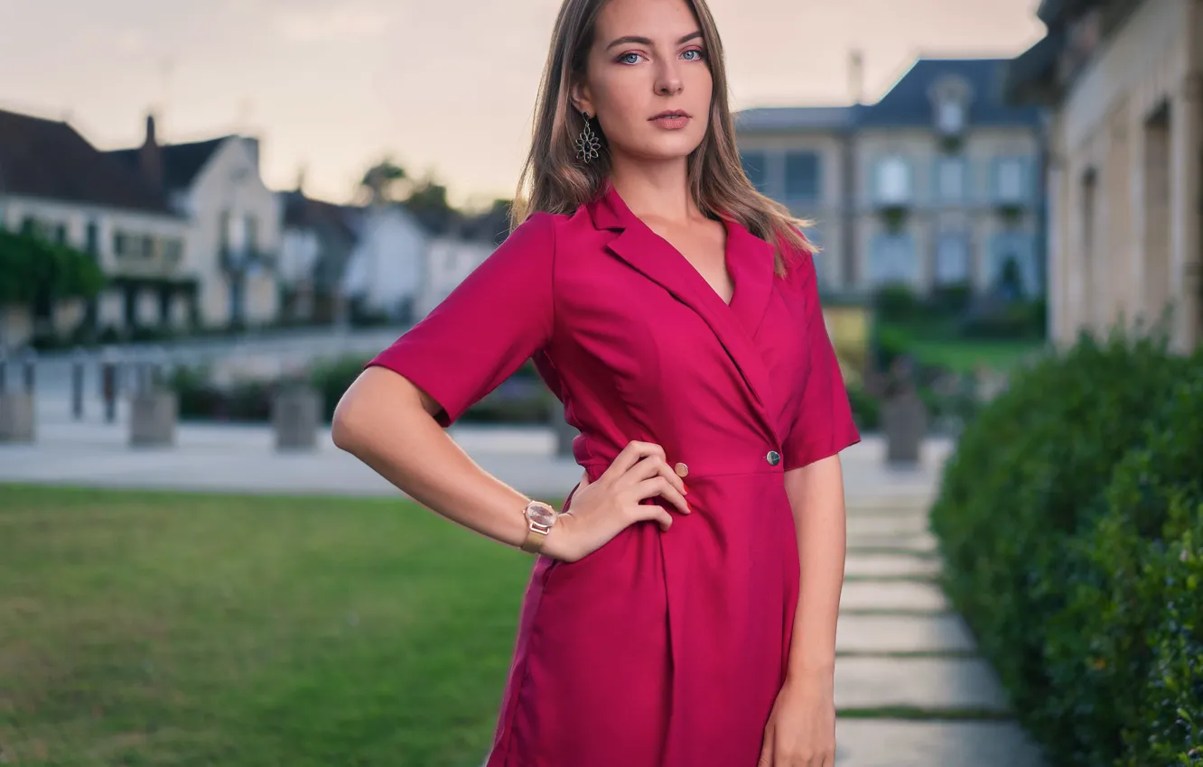 Фото обои взгляд, девушка, поза, волосы, платье, боке, Ludivine
