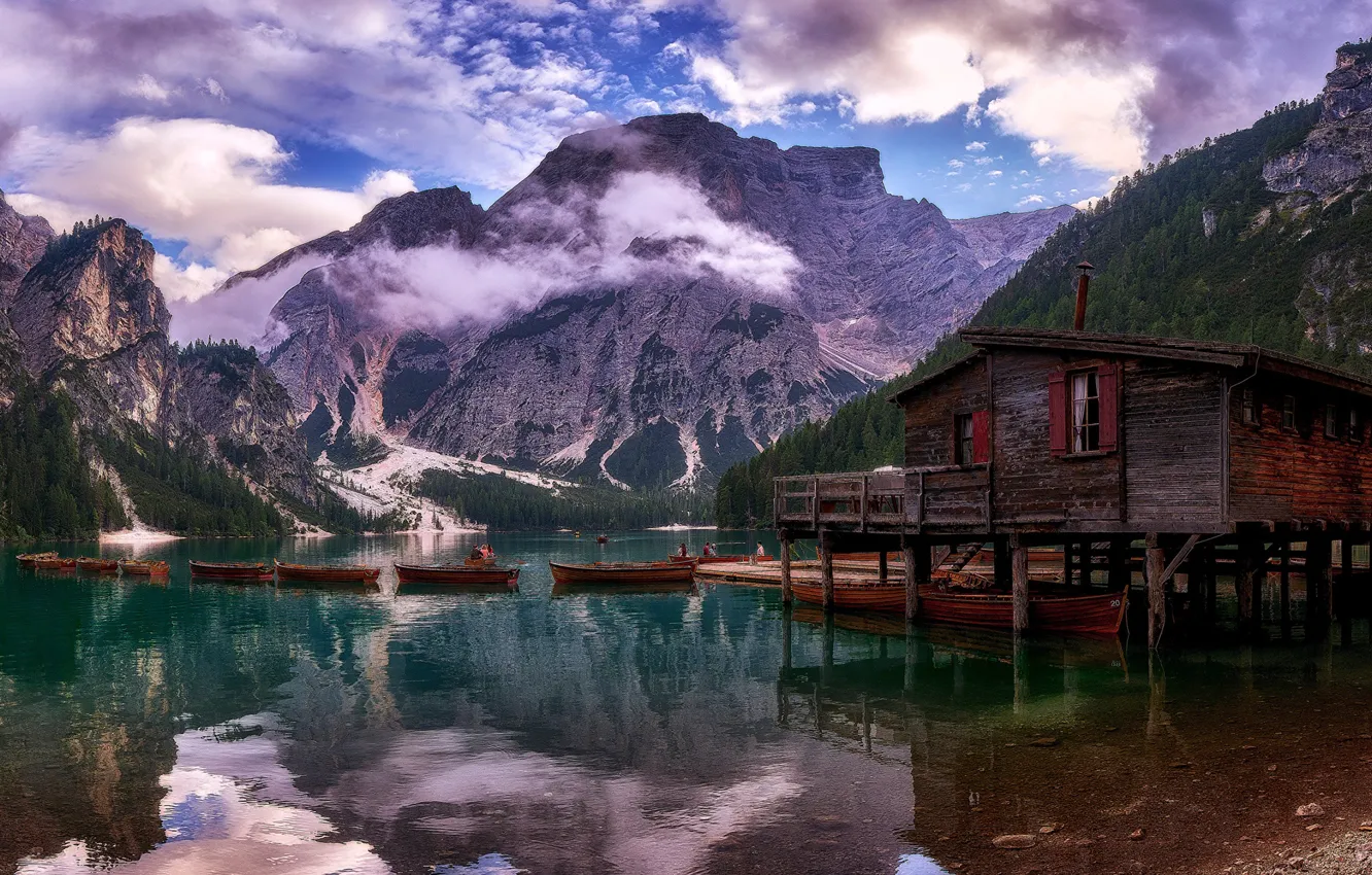 Фото обои лес, вода, облака, горы, природа, озеро, отражение, лодки