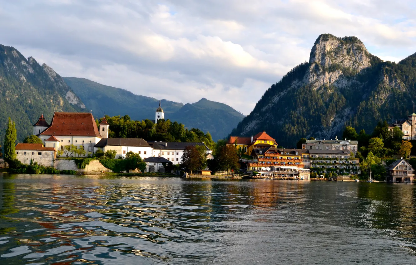Фото обои деревья, горы, озеро, скалы, берег, дома, Австрия, Salzkammergut