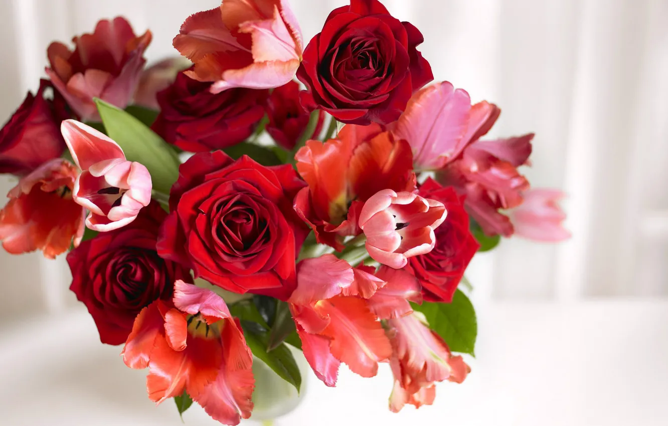 Фото обои розы, букет, тюльпаны, ваза, аромат
