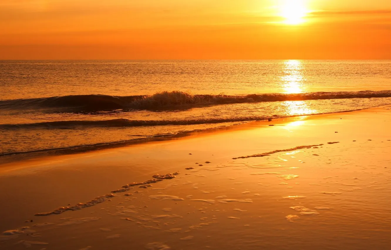 Фото обои песок, море, волны, пена, солнце, лучи, свет, закат