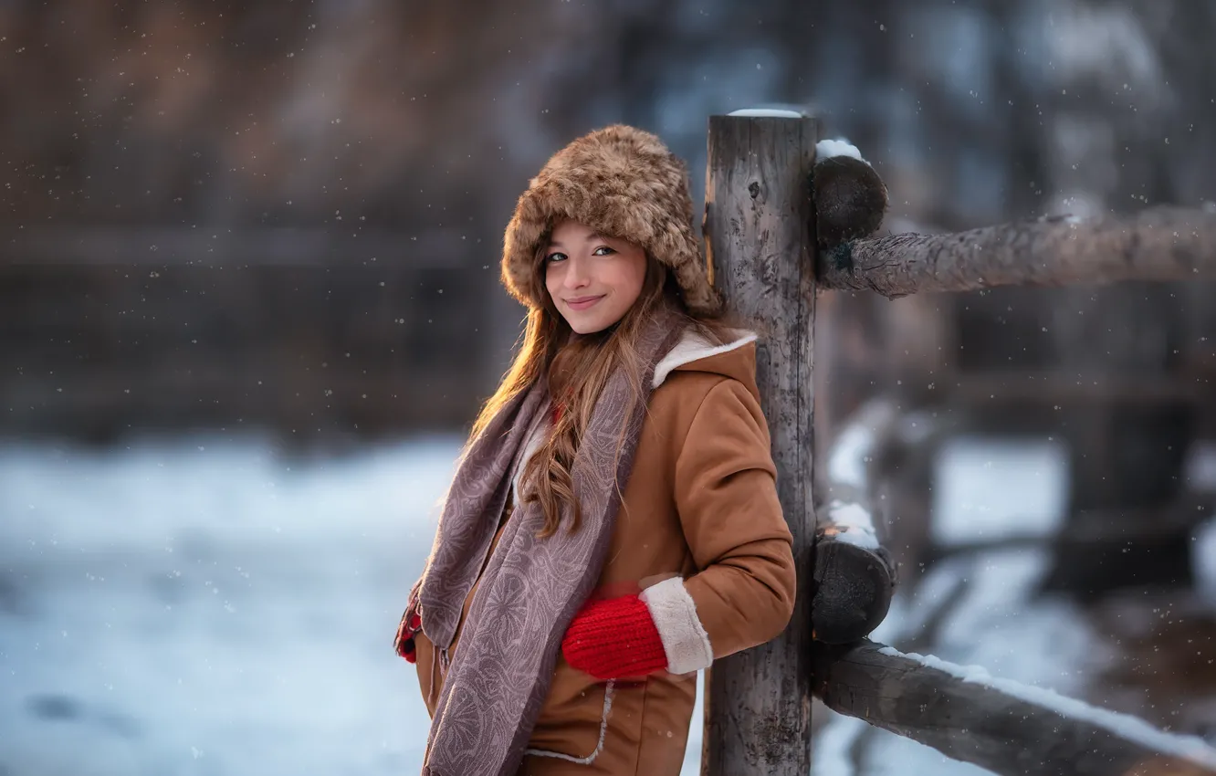 Фото обои Анастасия Бармина, взгляд, пальто, снег, зима, улыбка, шатенка, шапка