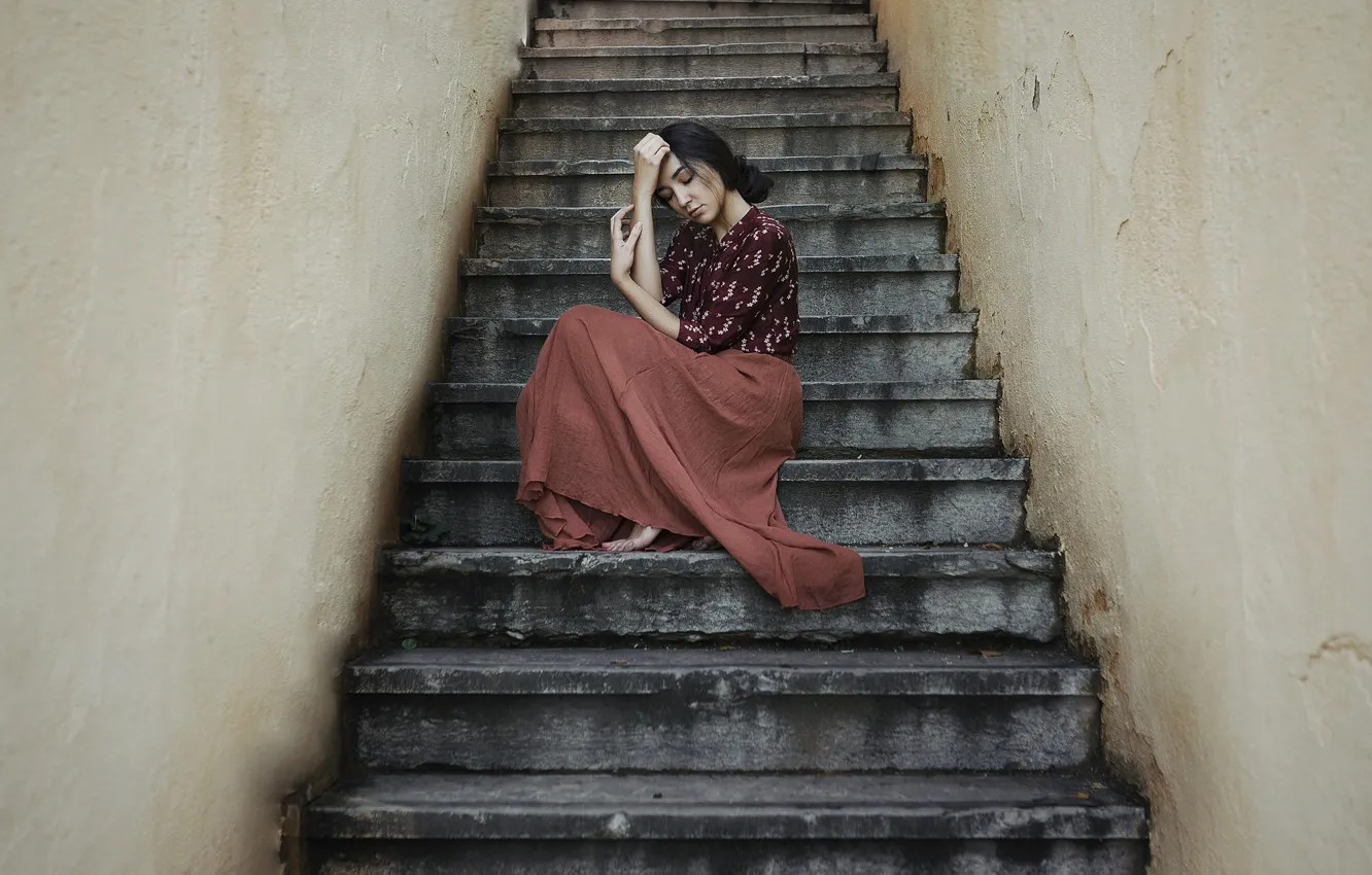 Фото обои девушка, поза, лестница