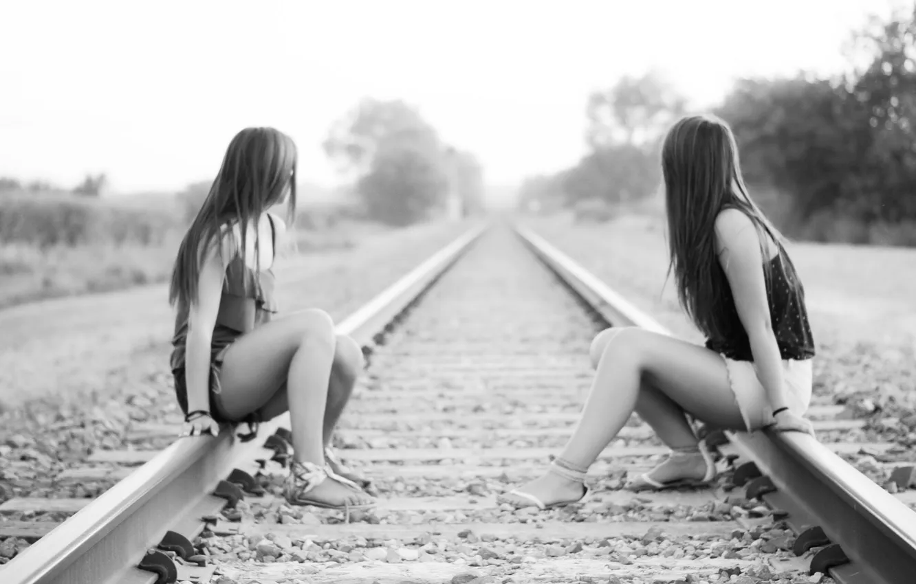 Фото обои фон, девушки, железная дорога