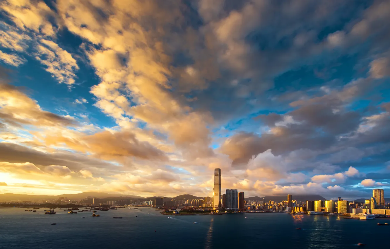 Фото обои небо, облака, закат, здания, Гонконг, небоскребы, вечер, порт