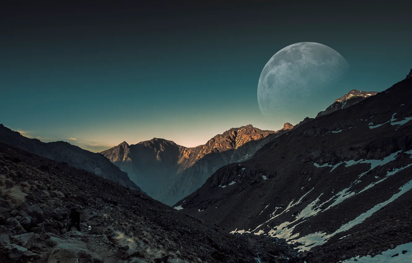 Фото обои небо, снег, горы, камни, луна, человек, moon, sky