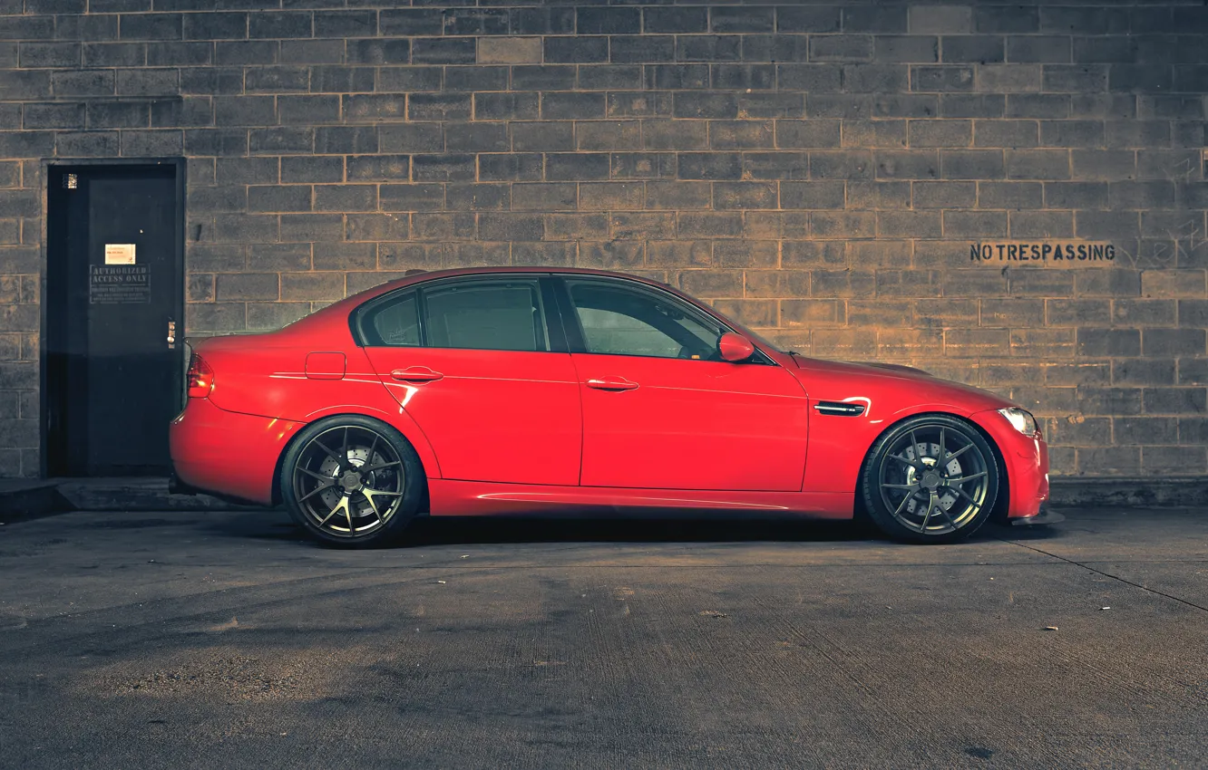 Фото обои красный, стена, bmw, бмв, профиль, red, wall, wheels