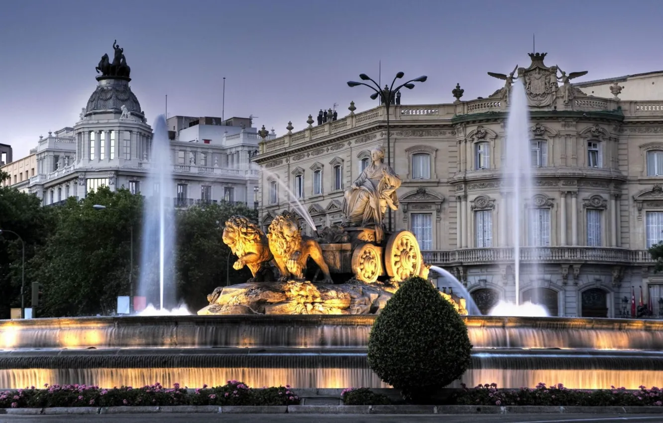Фото обои колесница, вечер, фонтан, сумерки, львы, Испания, дворец, богиня плодородия земли