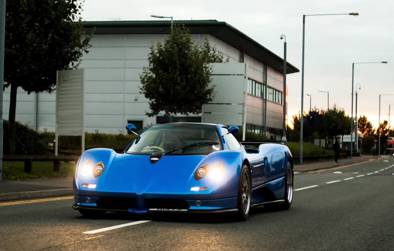 Фото обои Pagani, Zonda, blue, hypercar, headlights, Pagani Zonda C12 S 7.3 Roadster