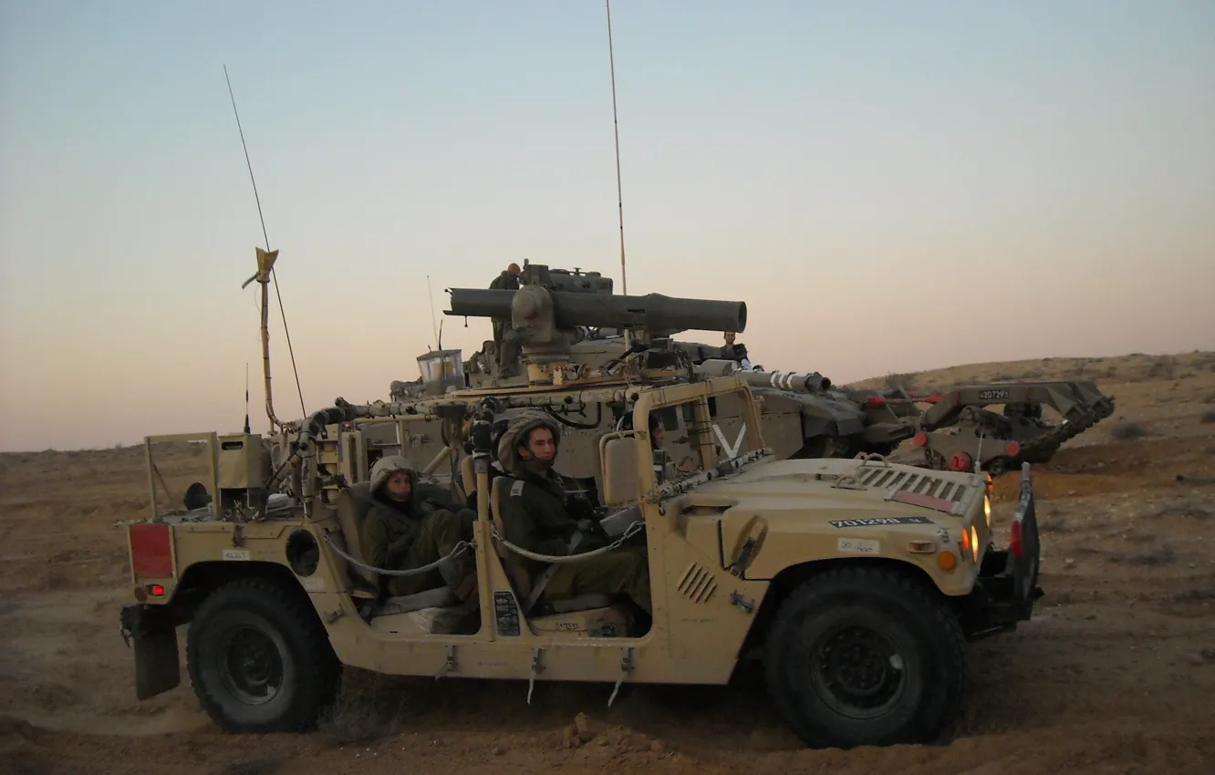 Фото обои soldier, desert, military, weapon, sand, armored, suna, war material